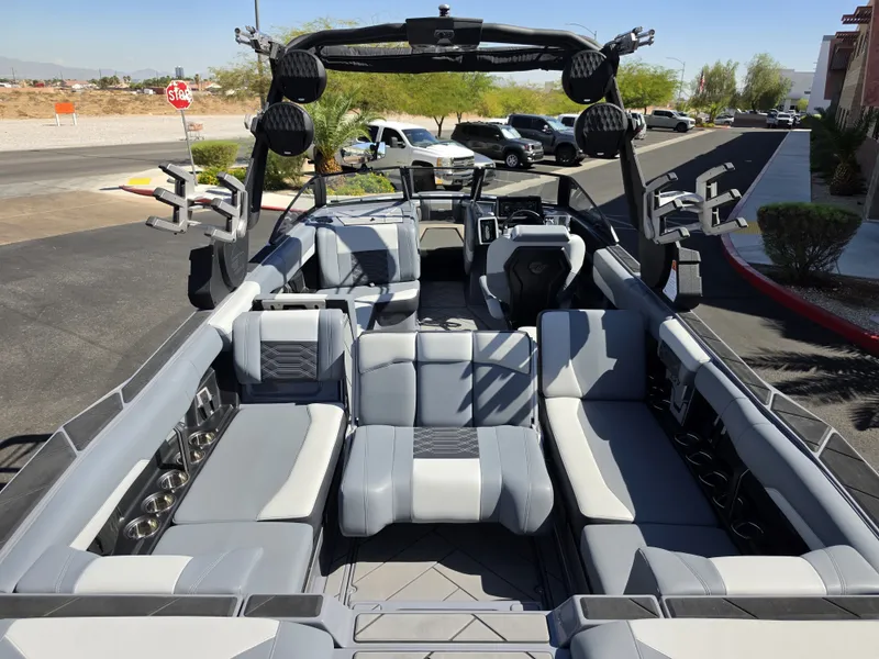 Slide: The Image of Malibu Wakesetter 26 LSV 2024 - 15