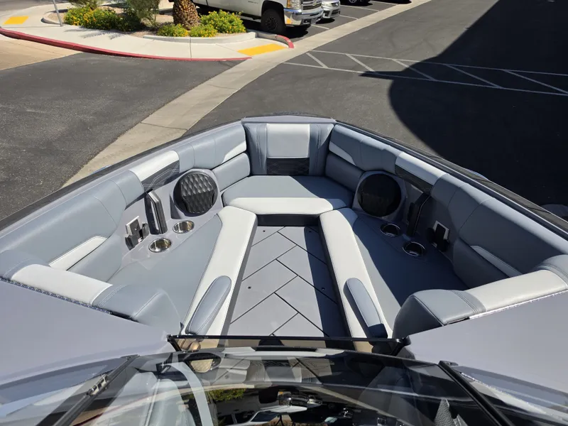 Slide: The Image of Malibu Wakesetter 26 LSV 2024 - 19