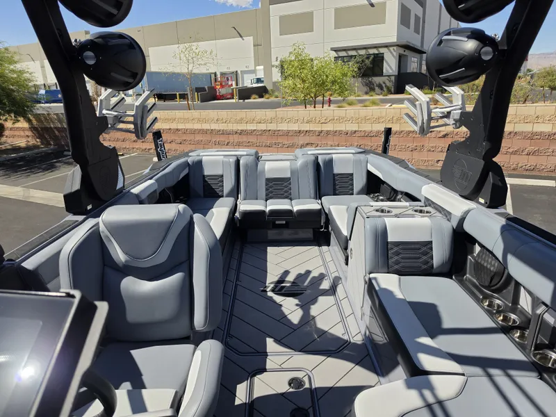 Slide: The Image of Malibu Wakesetter 26 LSV 2024 - 21
