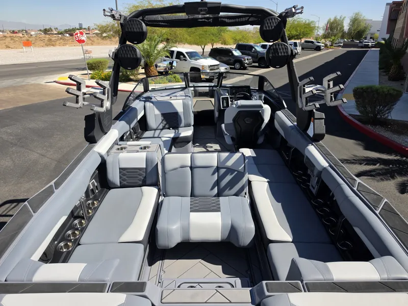 Slide: The Image of Malibu Wakesetter 26 LSV 2024 - 14