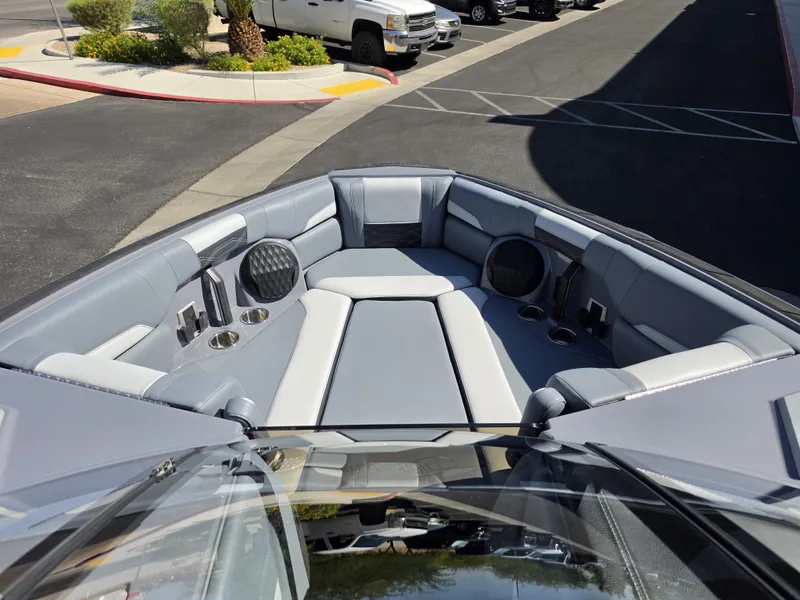 Slide: The Image of Malibu Wakesetter 26 LSV 2024 - 17