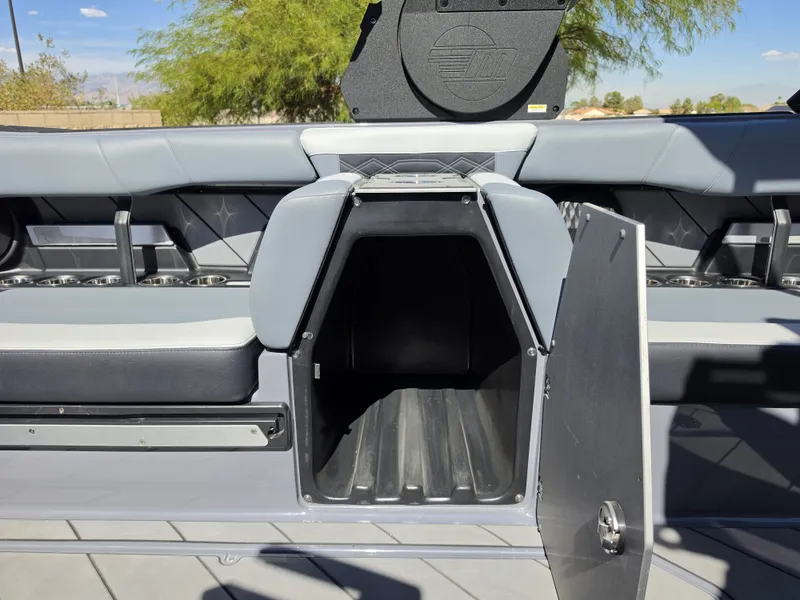 Slide: The Image of Malibu Wakesetter 26 LSV 2024 - 39