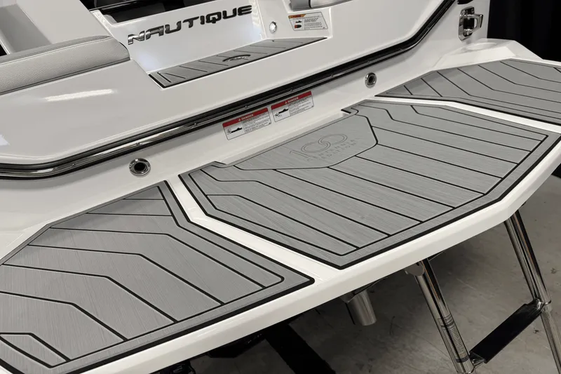 Slide: The Image of Nautique Super Air Nautique S21 2025 - 16