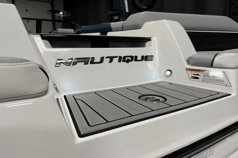 Slide: The Image of Nautique Super Air Nautique S21 2025 - 17