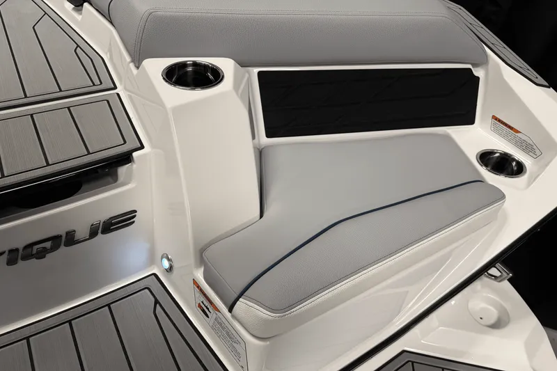 Slide: The Image of Nautique Super Air Nautique S21 2025 - 19