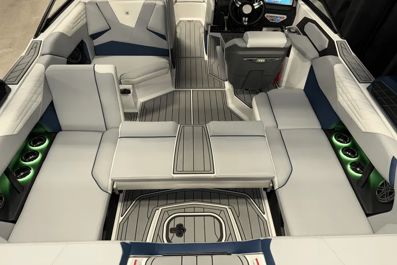 Slide: The Image of Nautique Super Air Nautique S21 2025 - 29