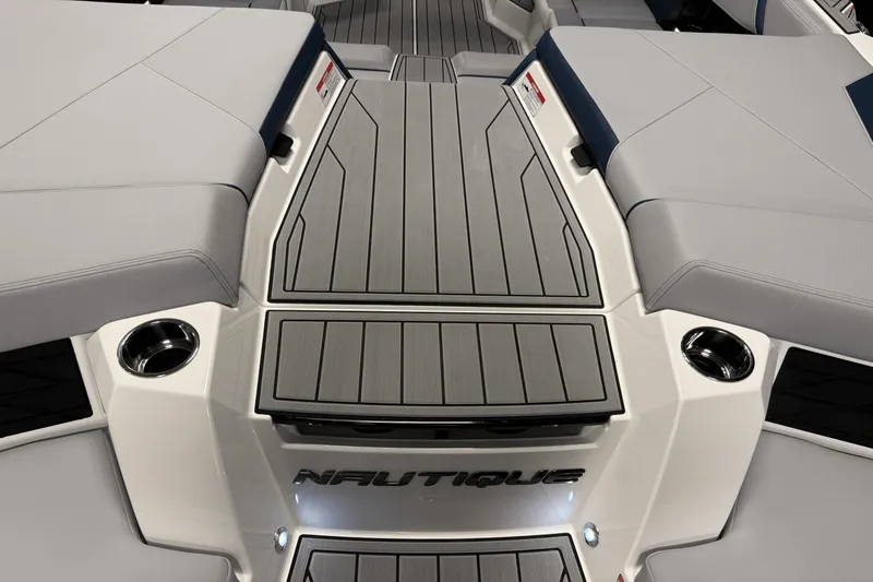 Slide: The Image of Nautique Super Air Nautique S21 2025 - 20