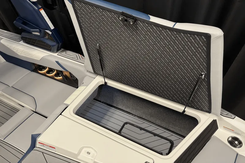 Slide: The Image of Nautique Super Air Nautique S21 2025 - 22