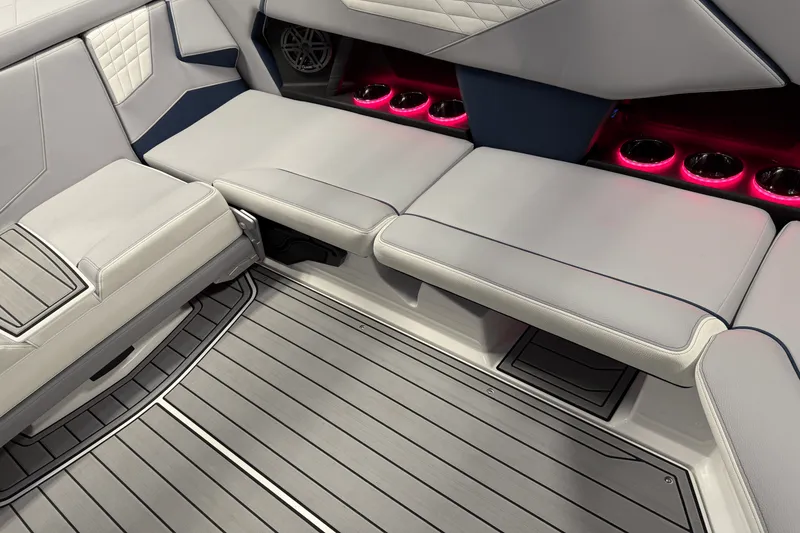 Slide: The Image of Nautique Super Air Nautique S21 2025 - 31