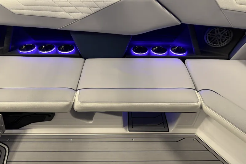 Slide: The Image of Nautique Super Air Nautique S21 2025 - 36