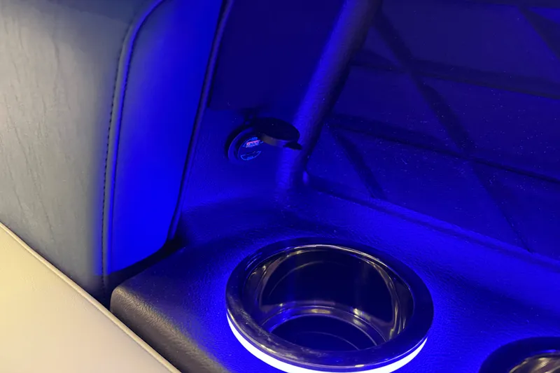 Slide: The Image of Nautique Super Air Nautique S21 2025 - 38