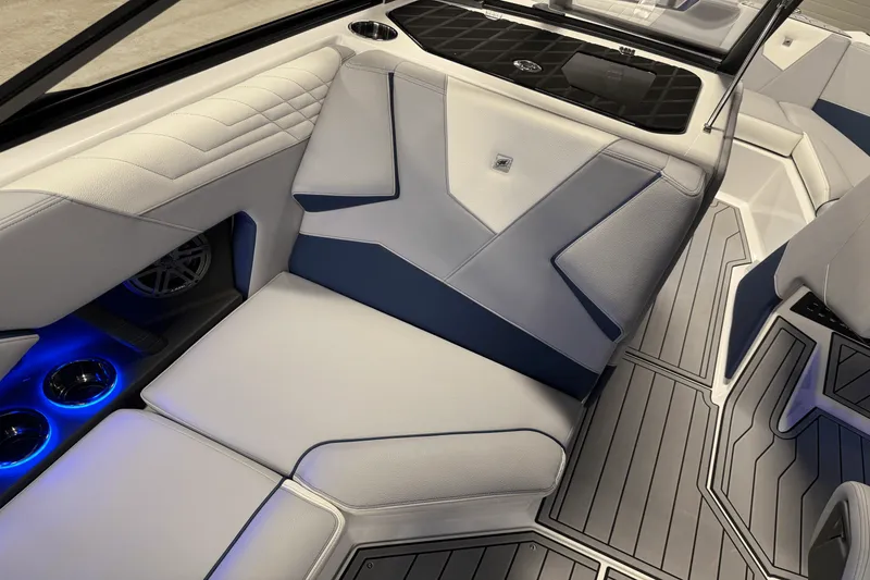 Slide: The Image of Nautique Super Air Nautique S21 2025 - 39