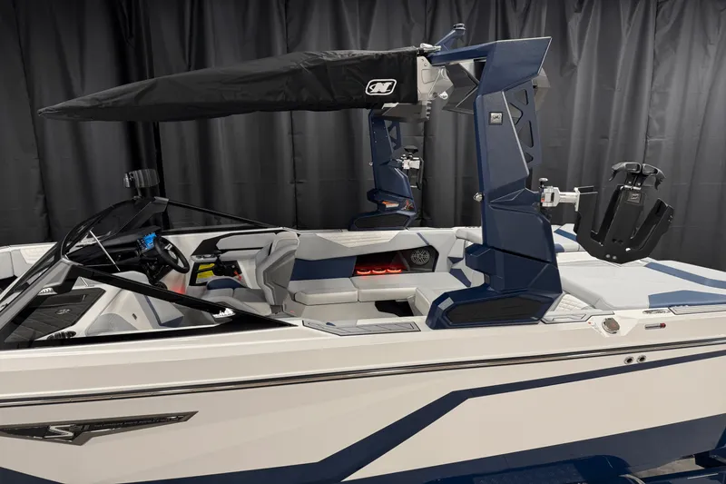 Slide: The Image of Nautique Super Air Nautique S21 2025 - 4