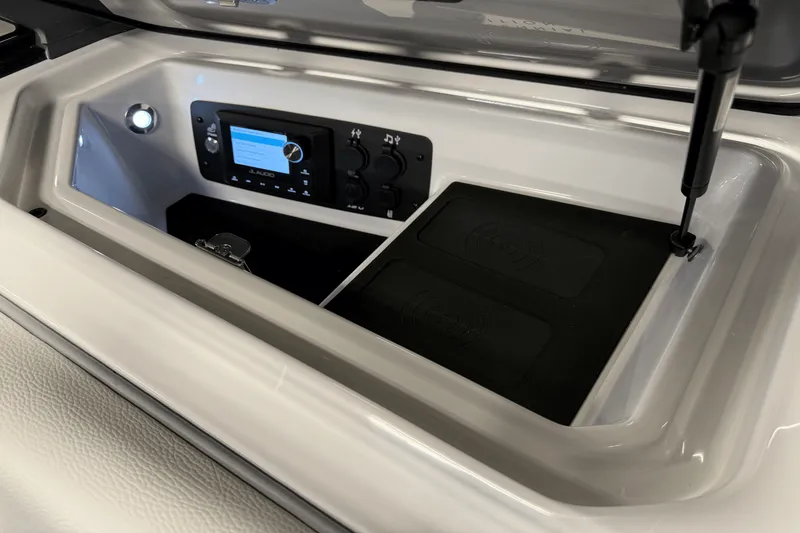 Slide: The Image of Nautique Super Air Nautique S21 2025 - 43