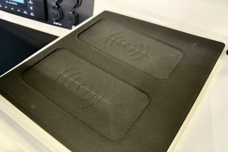 Slide: The Image of Nautique Super Air Nautique S21 2025 - 45