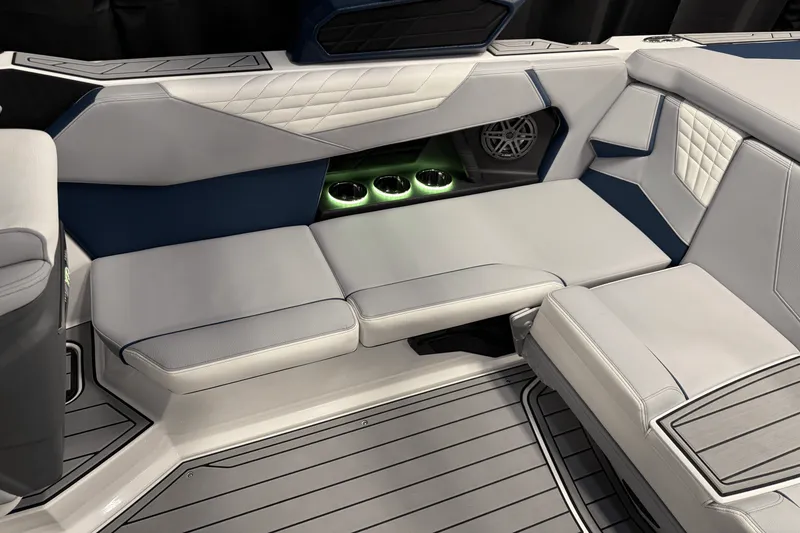 Slide: The Image of Nautique Super Air Nautique S21 2025 - 46