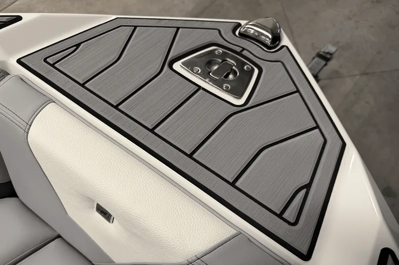 Slide: The Image of Nautique Super Air Nautique S21 2025 - 78
