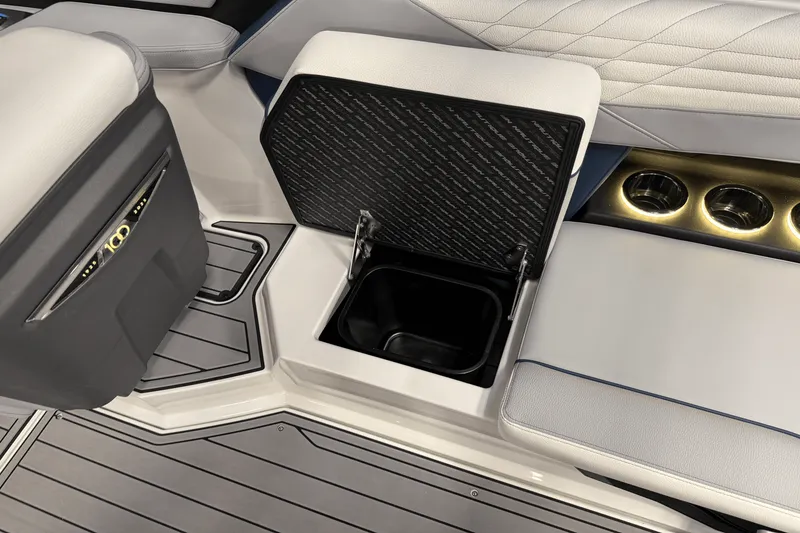 Slide: The Image of Nautique Super Air Nautique S21 2025 - 49