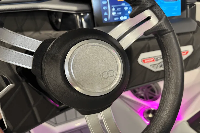 Slide: The Image of Nautique Super Air Nautique S21 2025 - 56