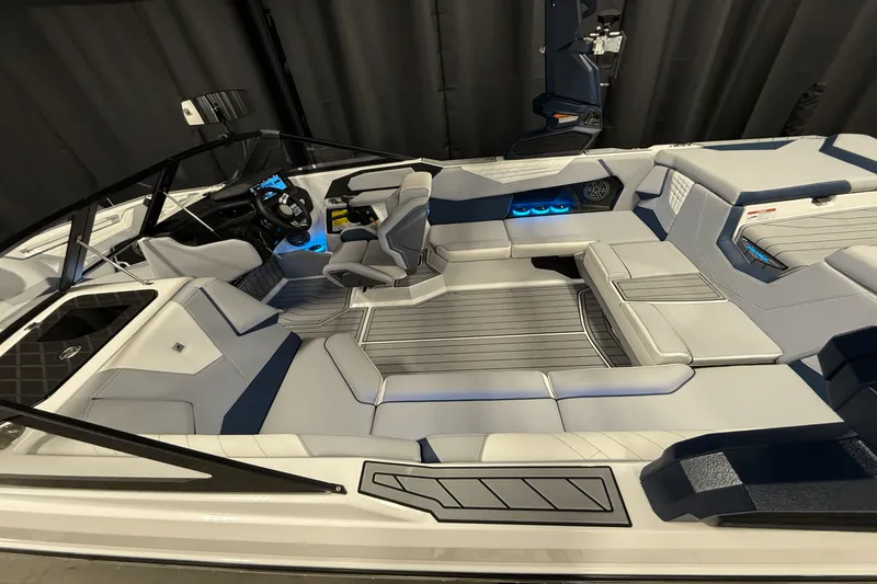 Slide: The Image of Nautique Super Air Nautique S21 2025 - 6