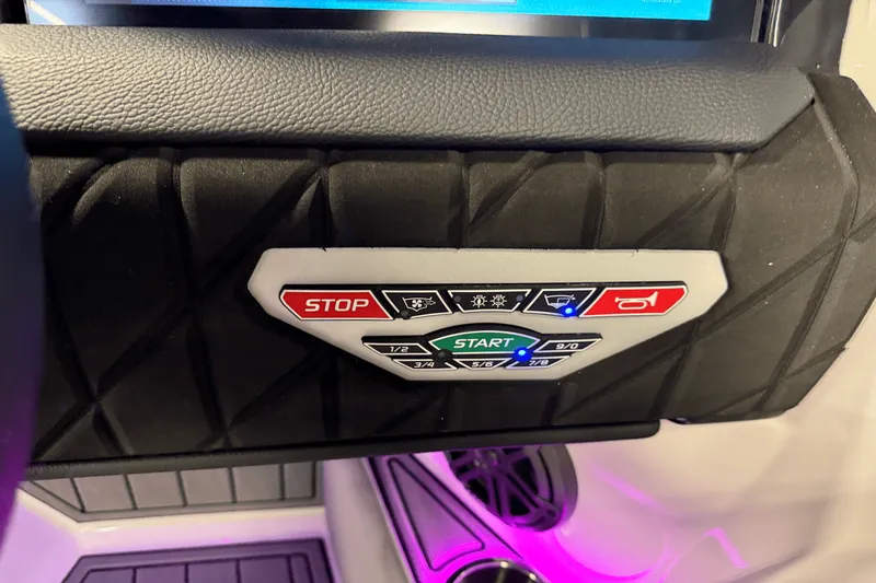 Slide: The Image of Nautique Super Air Nautique S21 2025 - 60