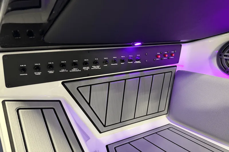 Slide: The Image of Nautique Super Air Nautique S21 2025 - 62