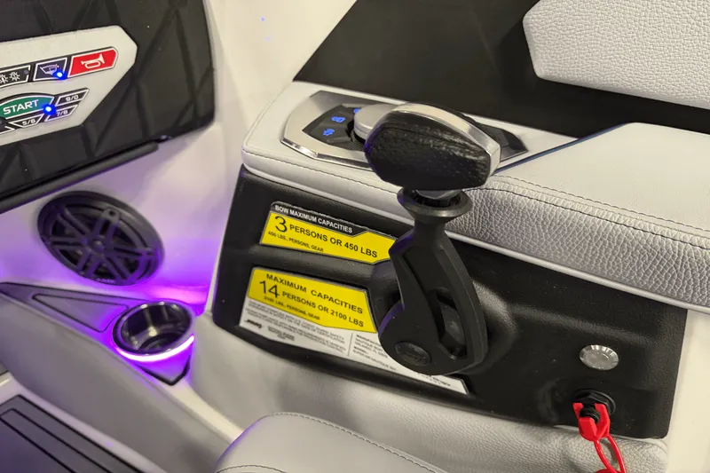 Slide: The Image of Nautique Super Air Nautique S21 2025 - 64