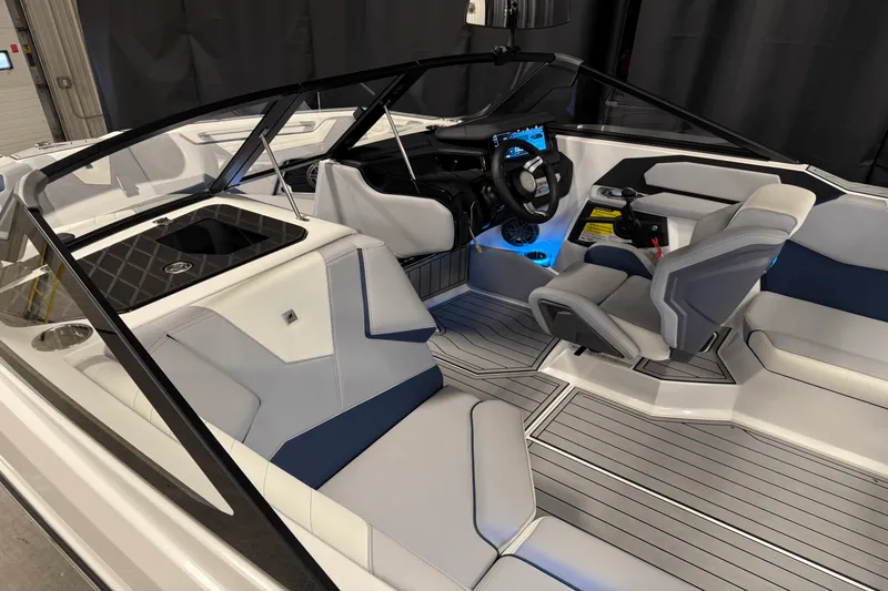 Slide: The Image of Nautique Super Air Nautique S21 2025 - 7