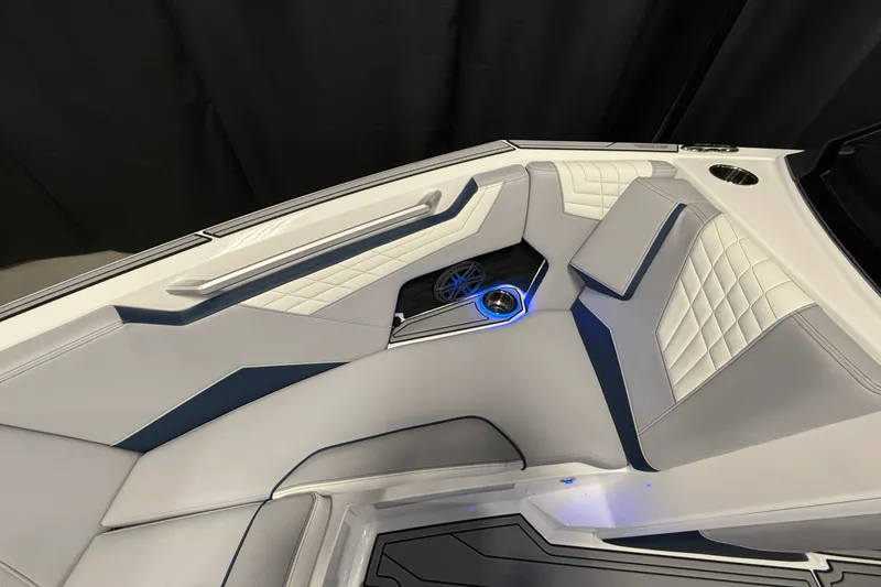 Slide: The Image of Nautique Super Air Nautique S21 2025 - 72