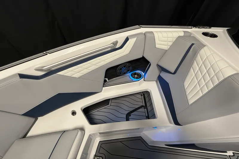 Slide: The Image of Nautique Super Air Nautique S21 2025 - 73