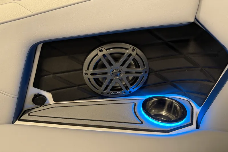 Slide: The Image of Nautique Super Air Nautique S21 2025 - 74