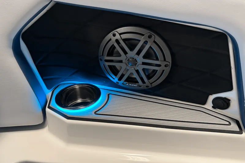 Slide: The Image of Nautique Super Air Nautique S21 2025 - 77