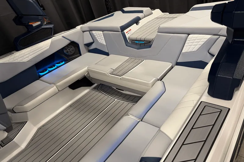 Slide: The Image of Nautique Super Air Nautique S21 2025 - 8