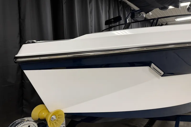 Slide: The Image of Nautique Super Air Nautique S21 2025 - 90