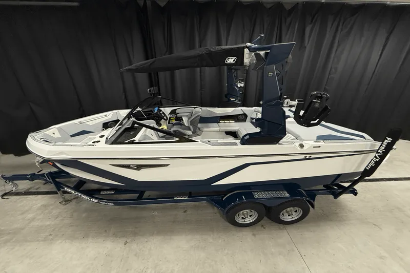 Slide: The Image of Nautique Super Air Nautique S21 2025 - 1