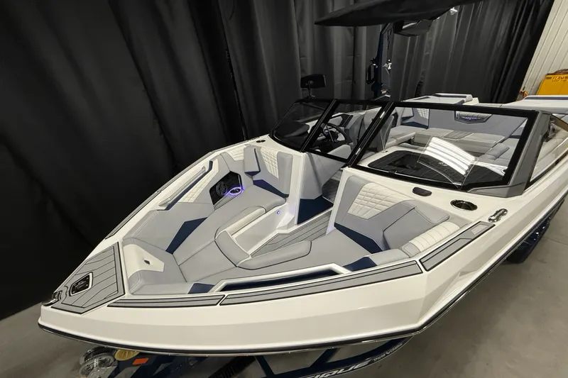 Slide: The Image of Nautique Super Air Nautique S21 2025 - 5