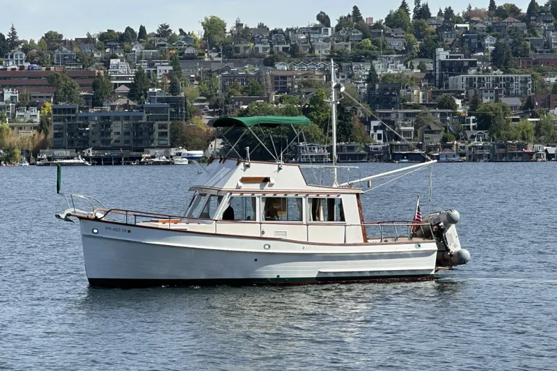 The Image of Grand Banks 32 Sedan 1981 - 0