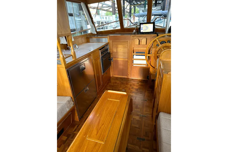 Slide: The Image of Grand Banks 32 Sedan 1981 - 14