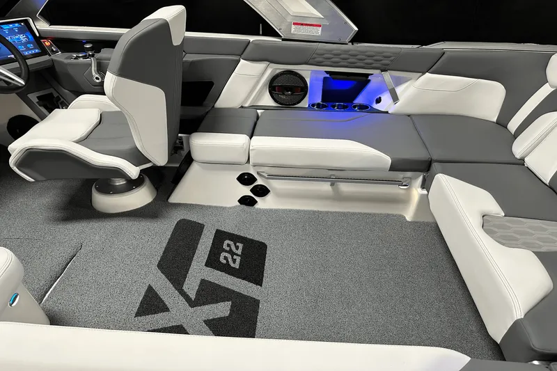 Slide: The Image of MasterCraft XT22 2025 - 11