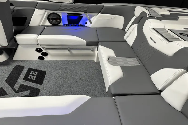 Slide: The Image of MasterCraft XT22 2025 - 12