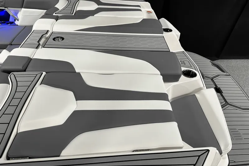 Slide: The Image of MasterCraft XT22 2025 - 13