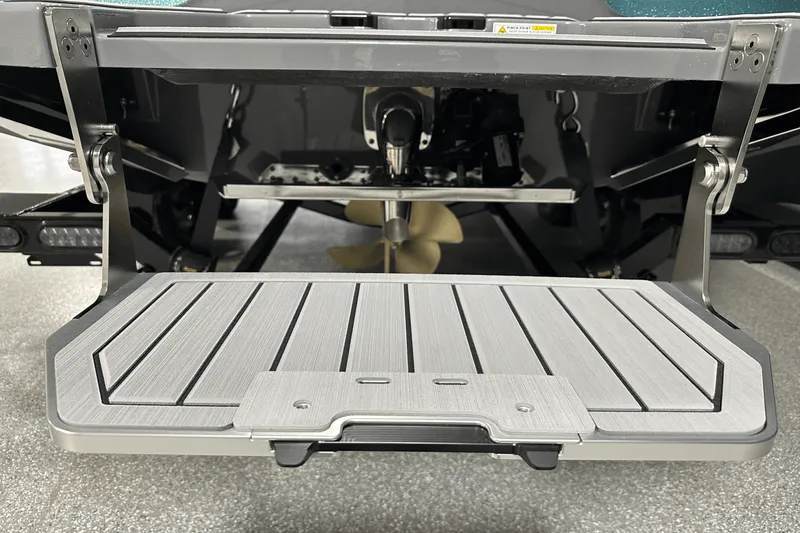 Slide: The Image of MasterCraft XT22 2025 - 17