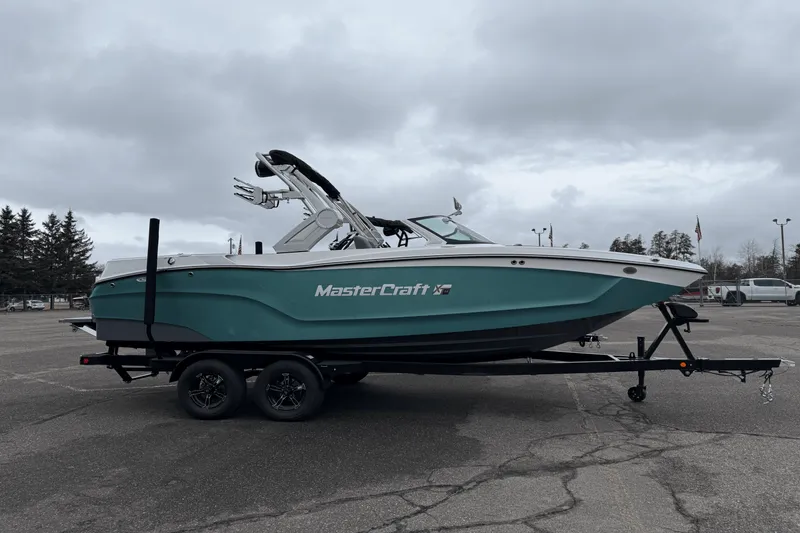 Slide: The Image of MasterCraft XT22 2025 - 2