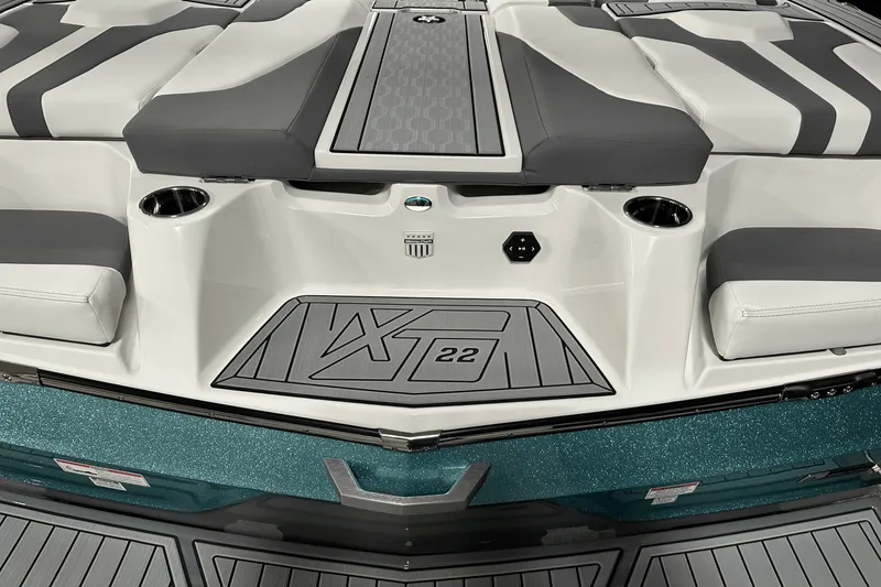 Slide: The Image of MasterCraft XT22 2025 - 22