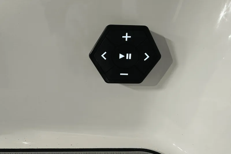 Slide: The Image of MasterCraft XT22 2025 - 23