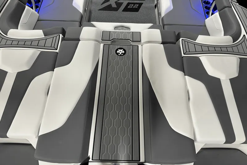 Slide: The Image of MasterCraft XT22 2025 - 24