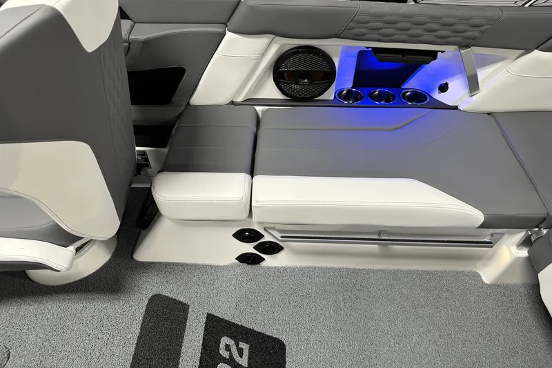 Slide: The Image of MasterCraft XT22 2025 - 30