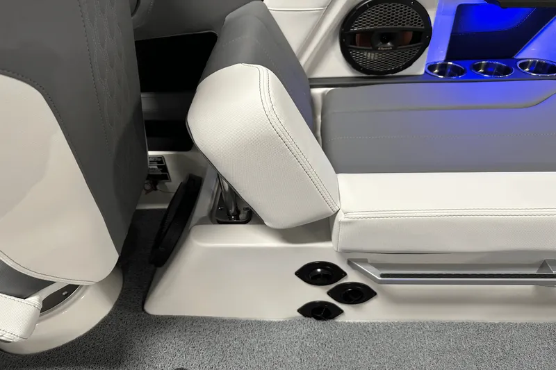 Slide: The Image of MasterCraft XT22 2025 - 31