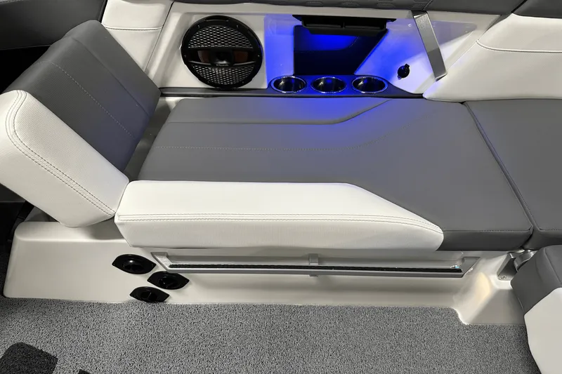 Slide: The Image of MasterCraft XT22 2025 - 32