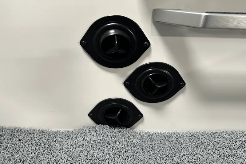 Slide: The Image of MasterCraft XT22 2025 - 33